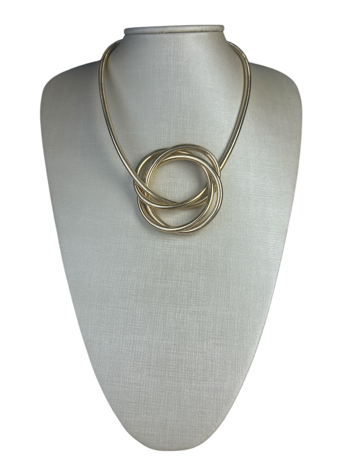 Colar dourado Maria Fernanda