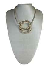 Colar dourado Maria Fernanda