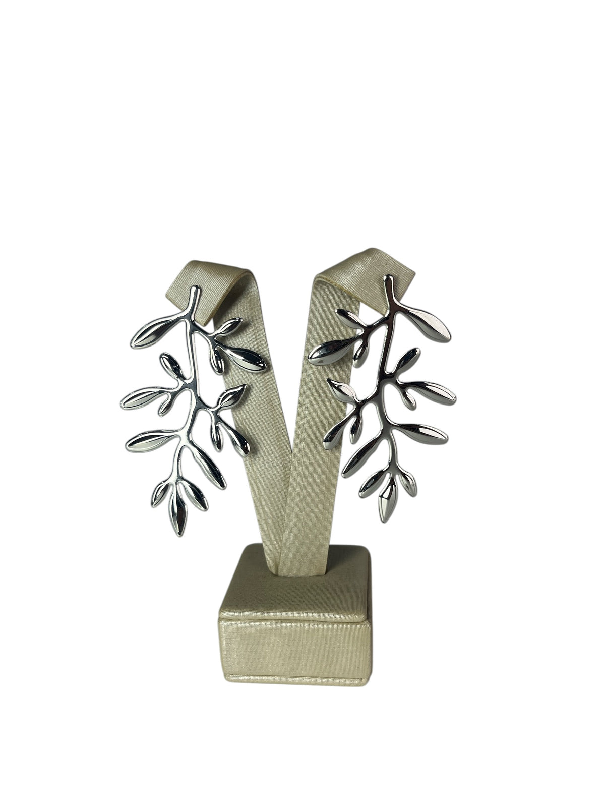 Brinco flor prateada