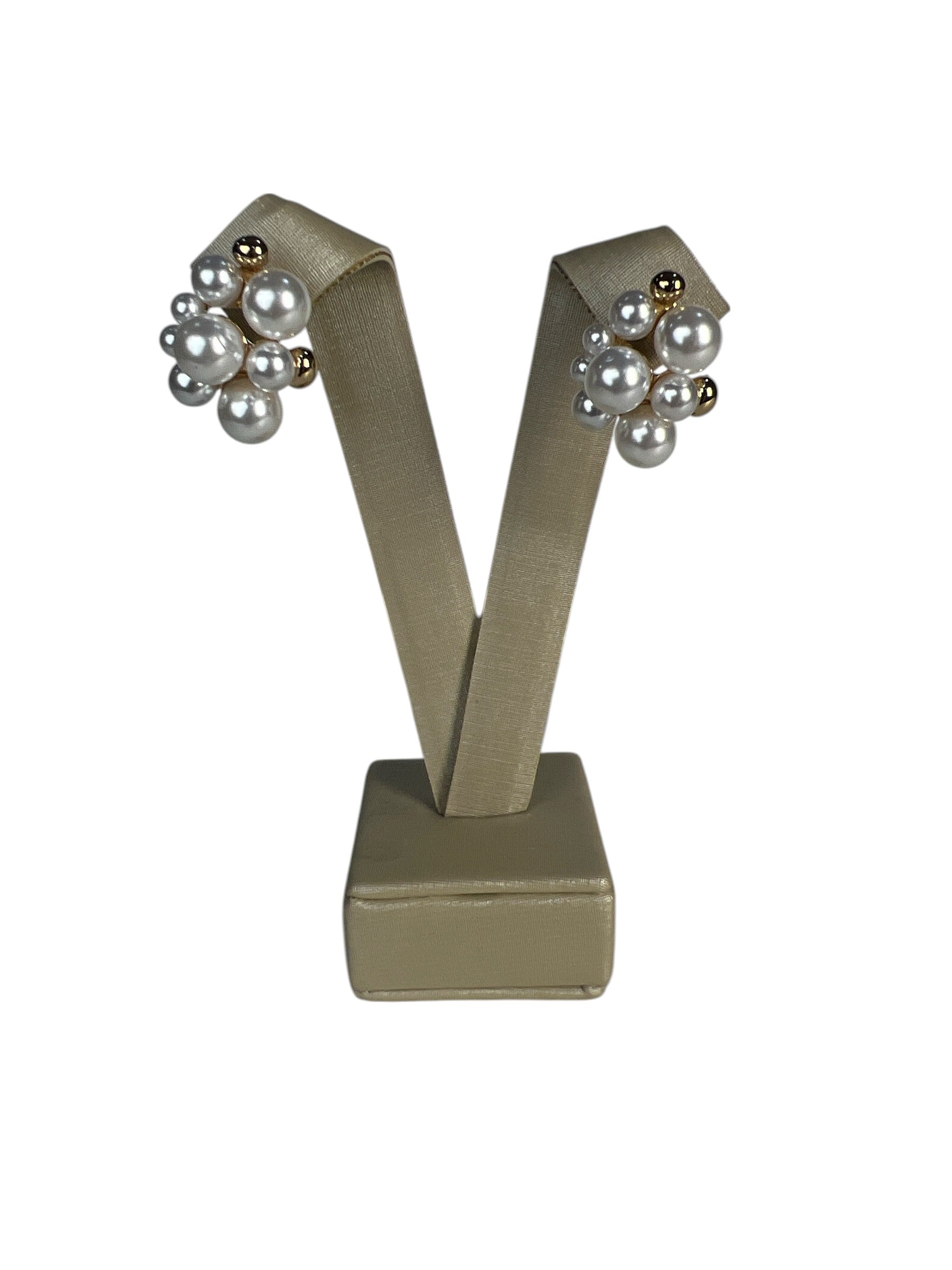 Brinco perolado dourado