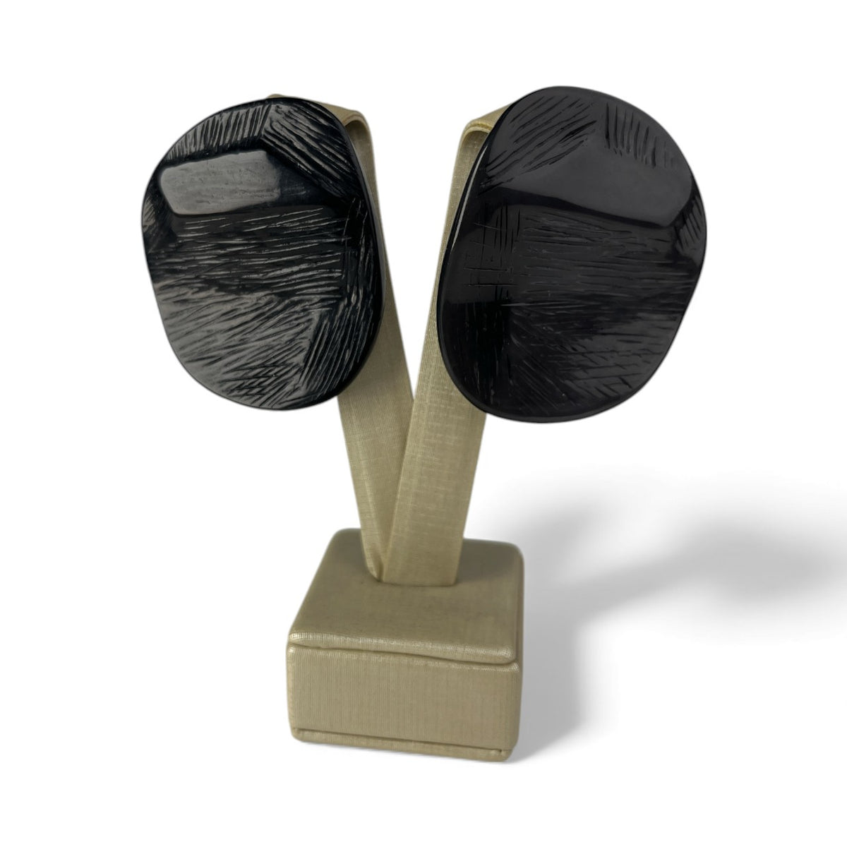 Brinco de Resina preto