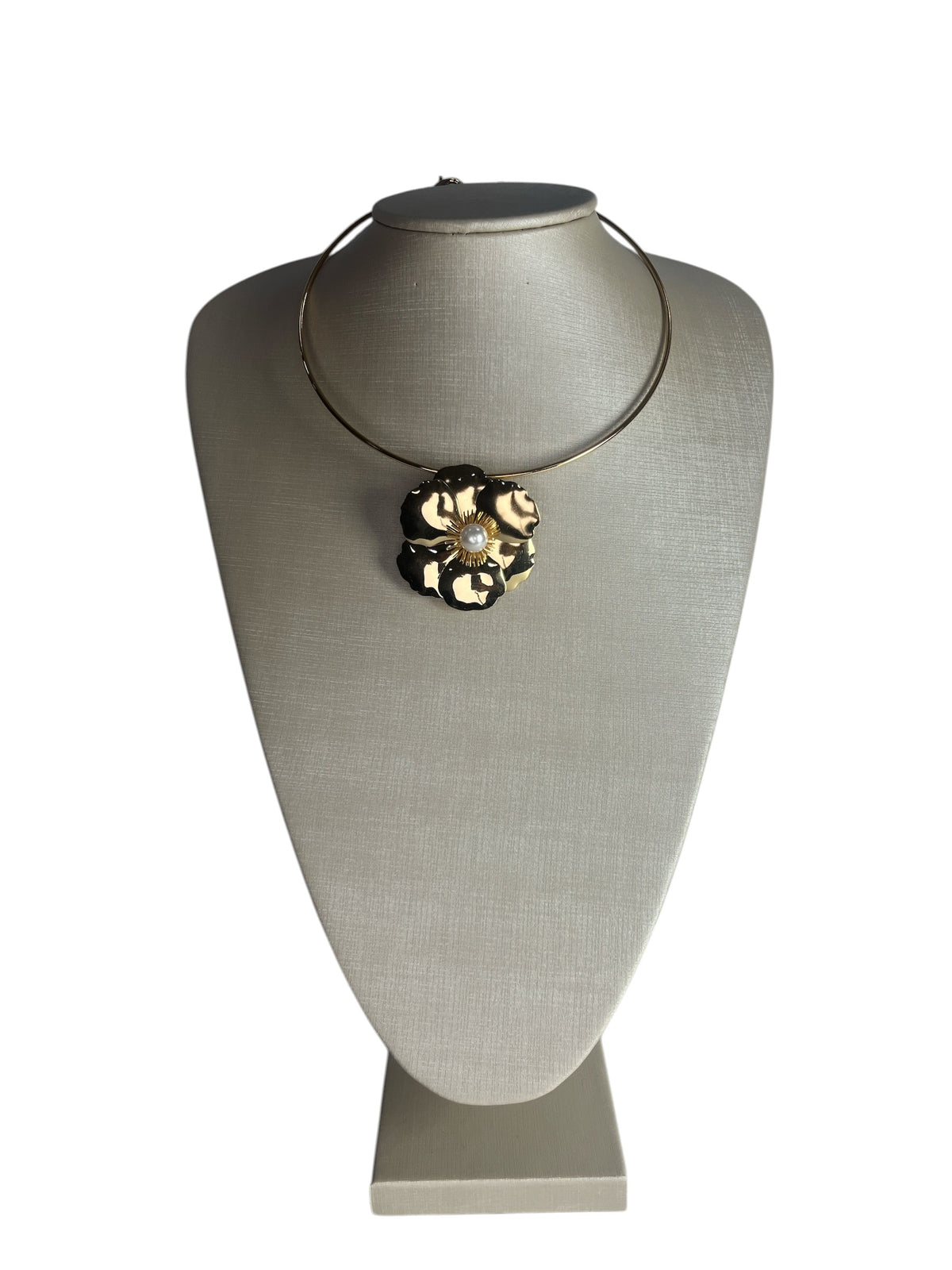 Chocker flor dourada