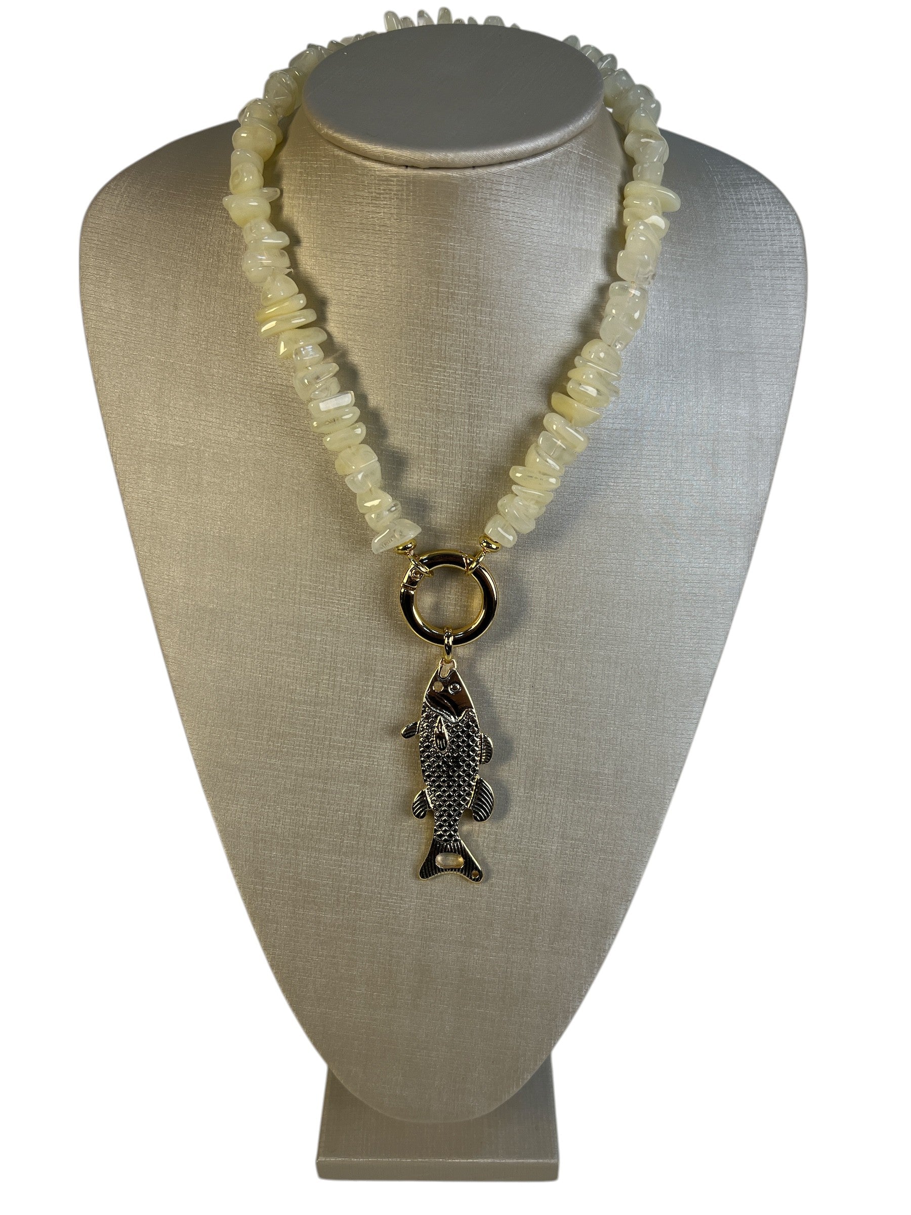 Colar Peixe com pedras