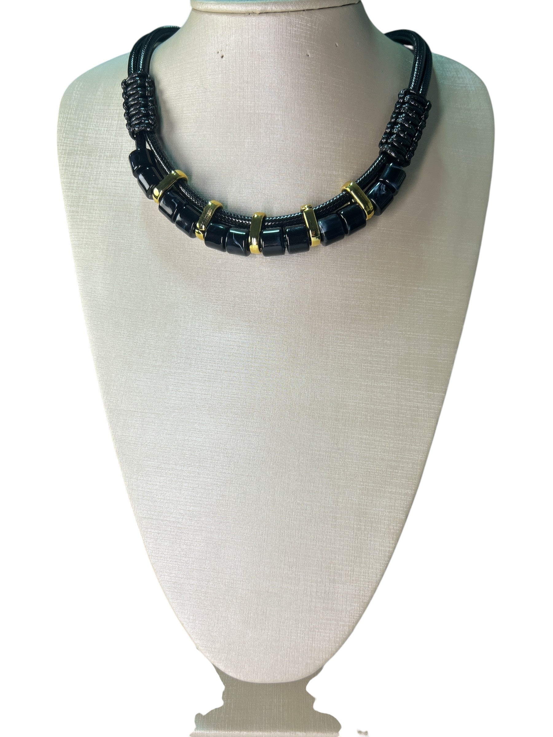 Colar Maria Gisele Preto