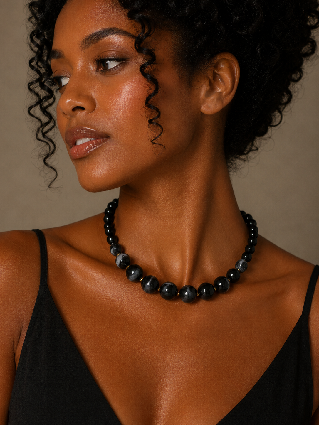 Colar Maria Tereza Preto
