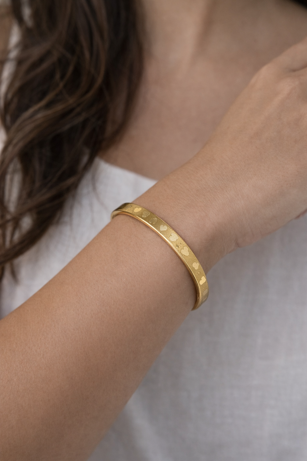 Pulseira Dourada com corações gravado Maria Giovana