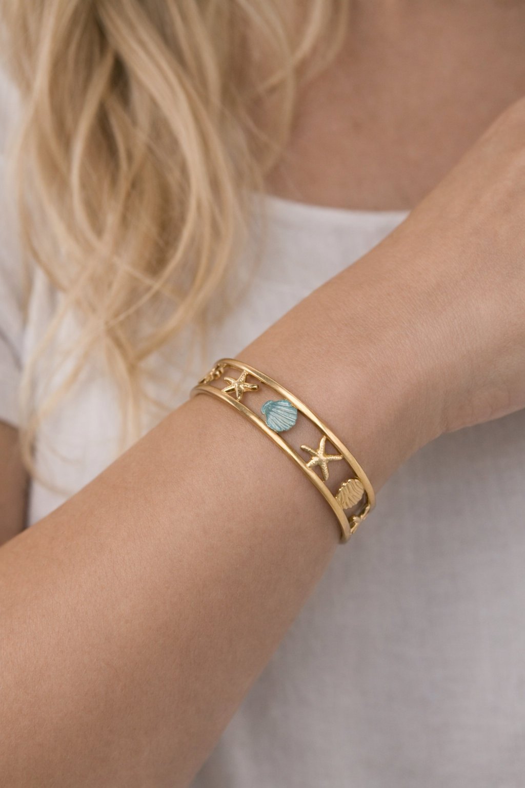 Bracelete Dourado Fundo do Mar Maria Gabriela