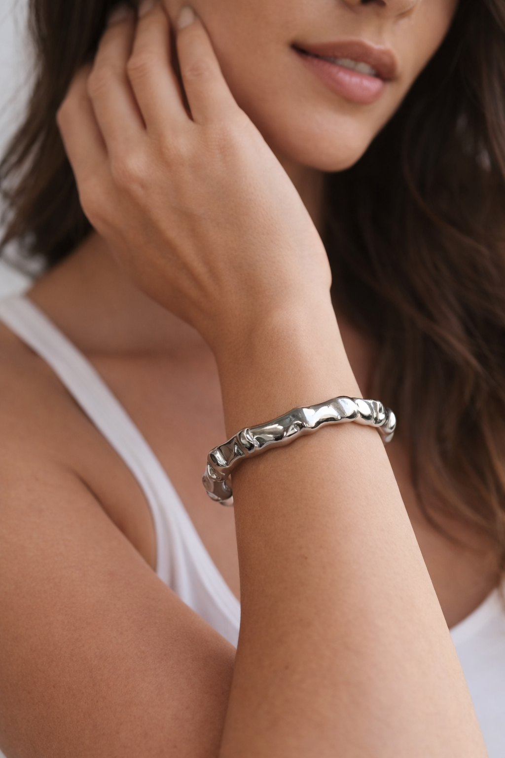 Bracelete Prata Minimalista Ondulado Maria Mônica