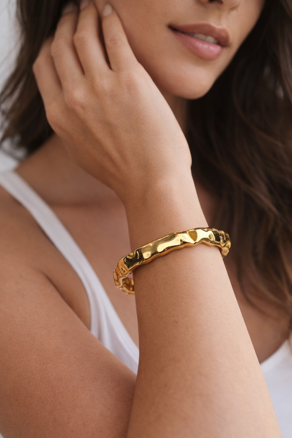 Bracelete Dourado Texturizado Ondulado Maria Marina