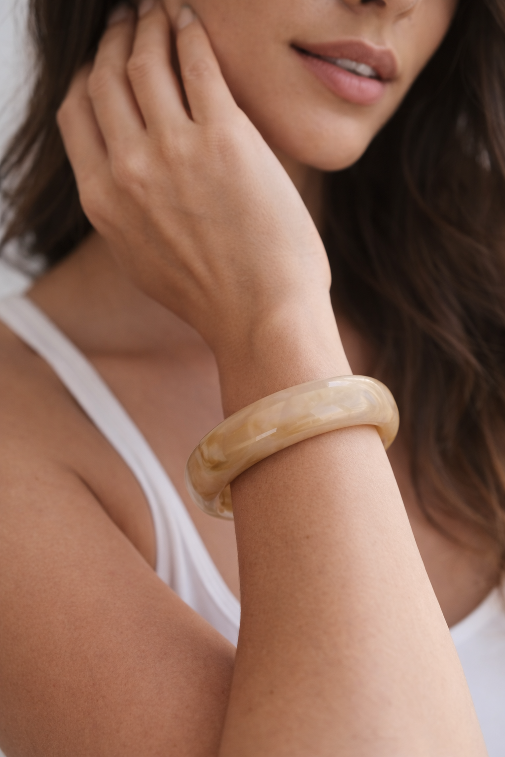 Bracelete Nude Marmorizado Elegante Maria Mirela