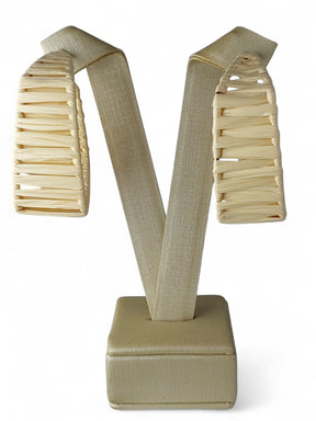 Brinco Maria Vibrante Palha