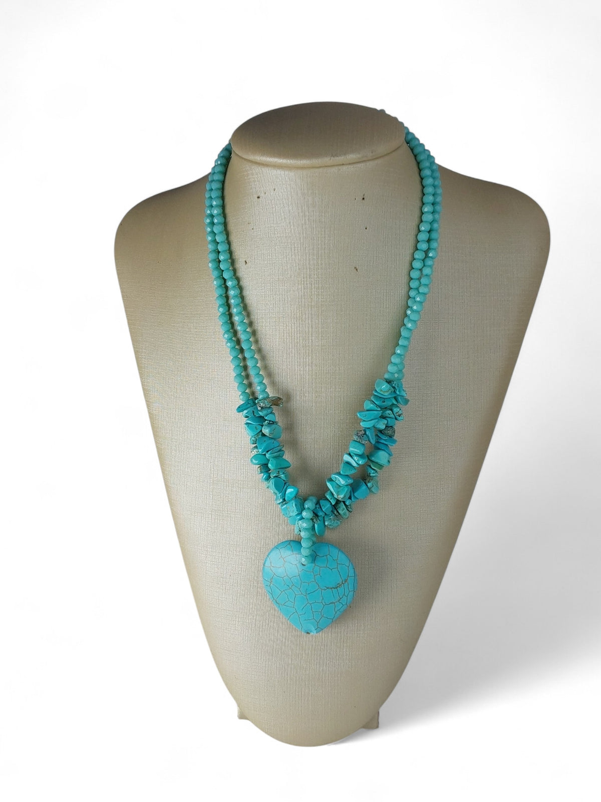 Colar Maria Coração Leve Resina