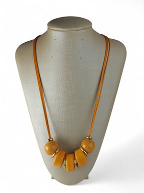 Colar Maria Nascente Resina