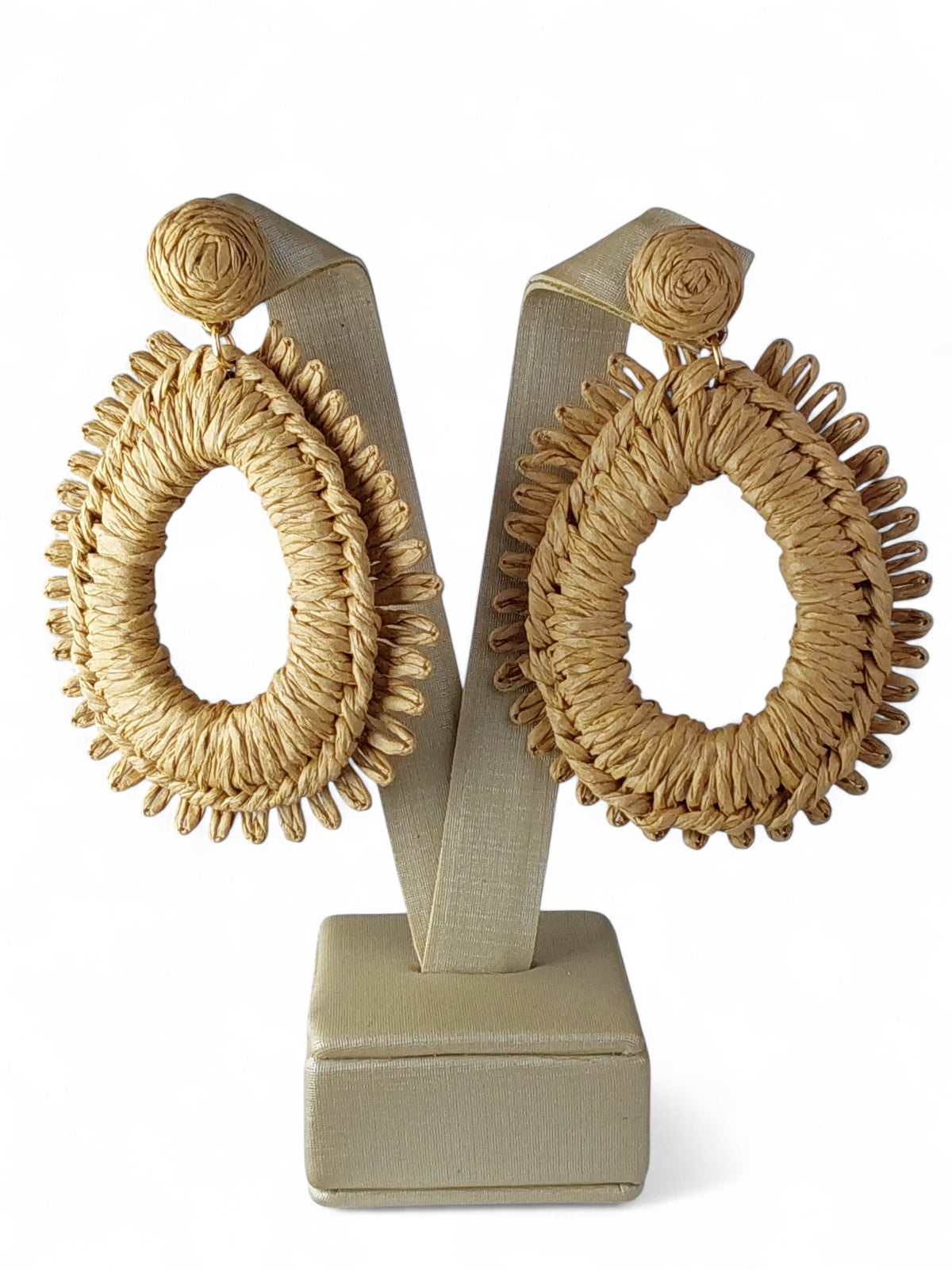 Brinco Maria Primavera Palha