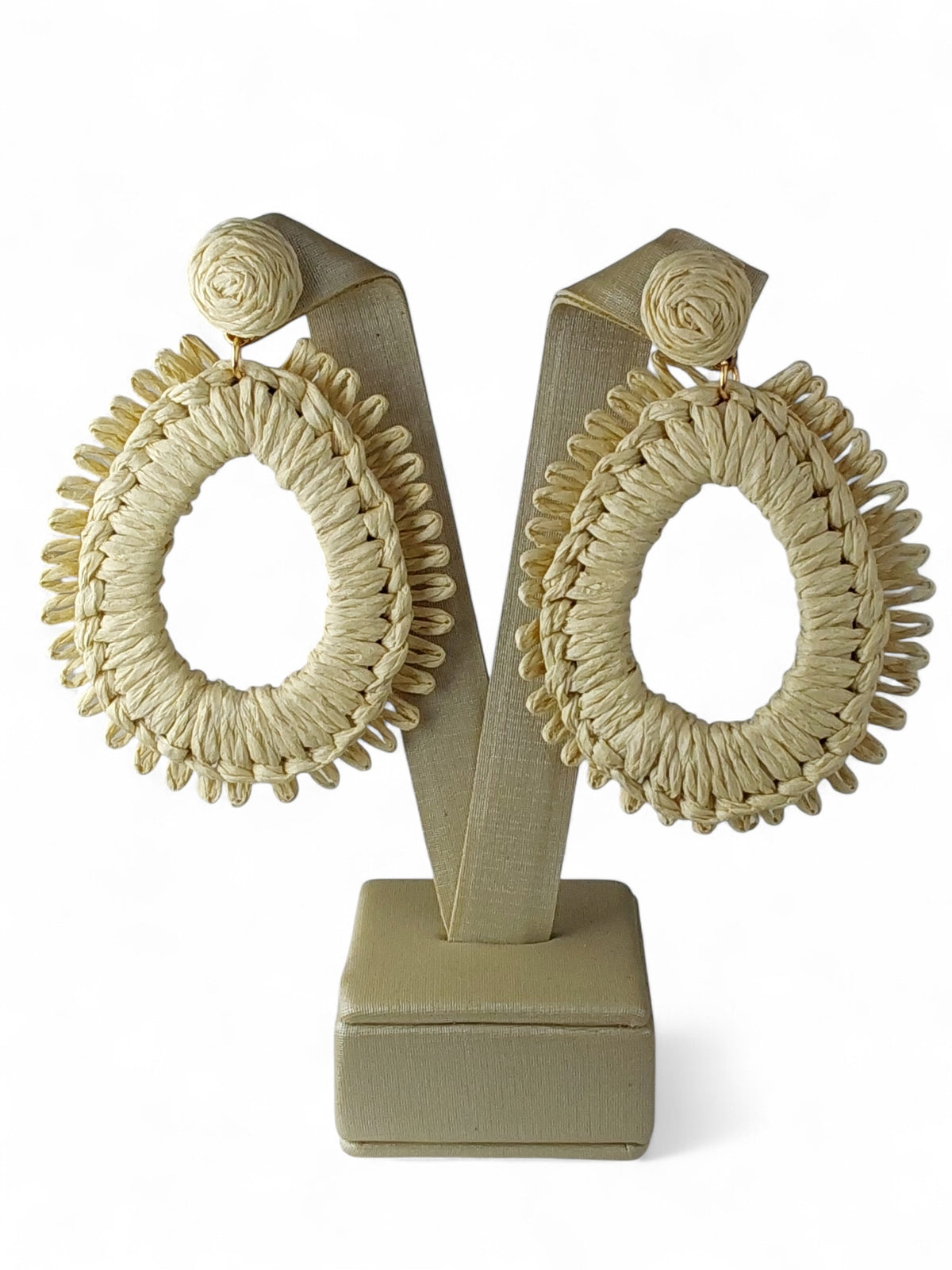 Brinco Maria Primavera Palha