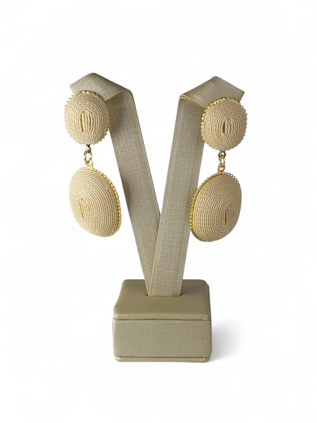 Brinco Maria Serenidade Palha