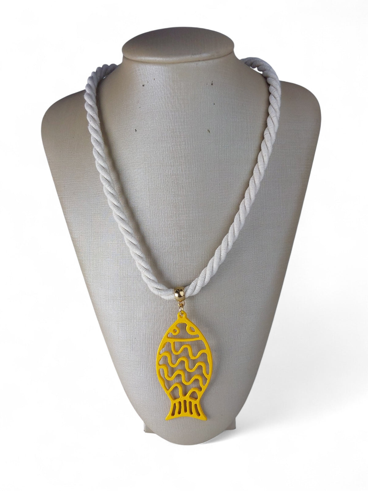 Colar Maria Peixe Areia Fina Resina