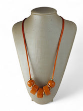 Colar Maria Nascente Resina