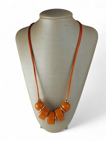 Colar Maria Nascente Resina