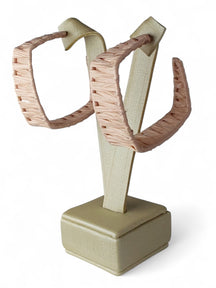 Brinco Maria Vibrante Palha