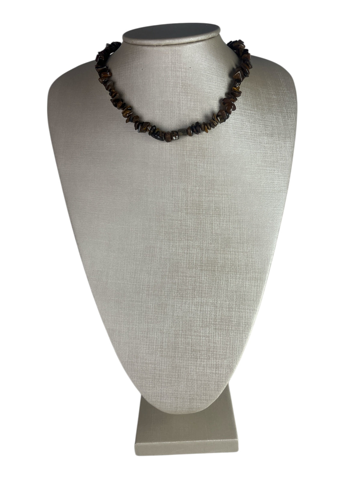 Colar de pedras marrom