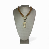 Colar pedras com peixe marrom